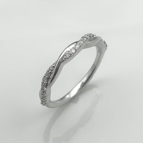 14k Twisted Wedding Band w/ .20 Ct Diamonds
