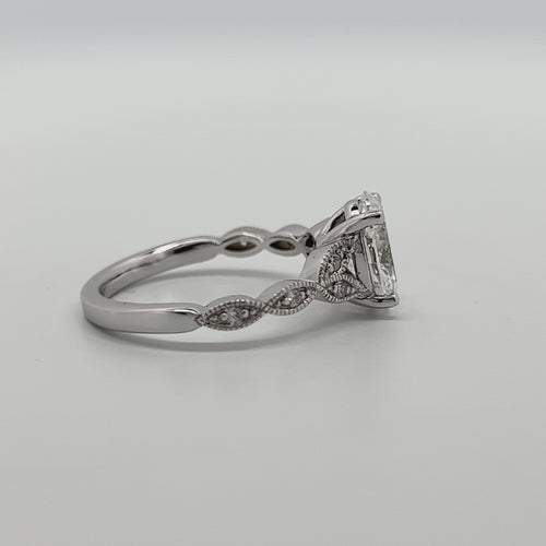 1.40 CT OVAL D-VVS1