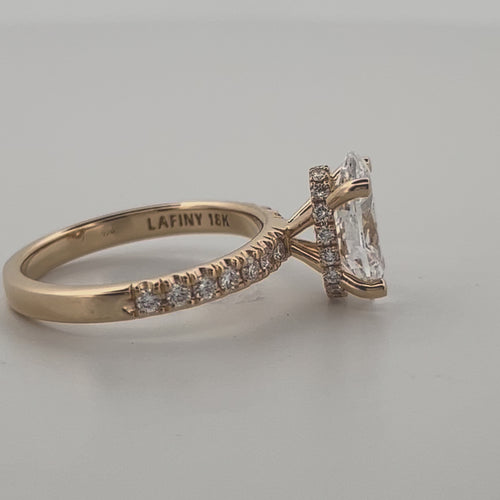 2.08 Ct. oval D-VVS1 18KY ENGAGEMENT RING