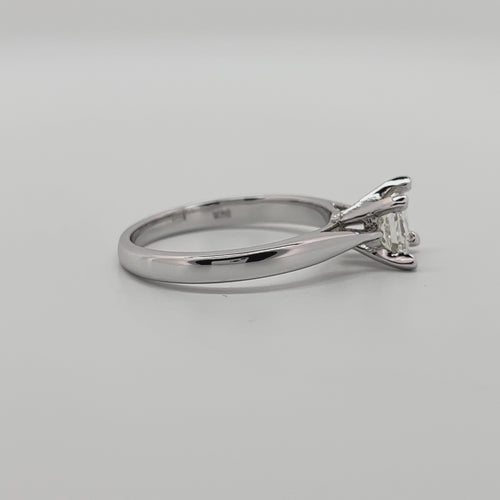 Princess cut engagement ring